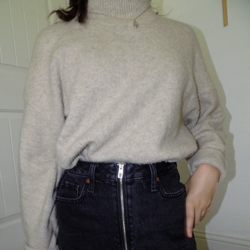 H&M Beige Knit Turtleneck Sweater